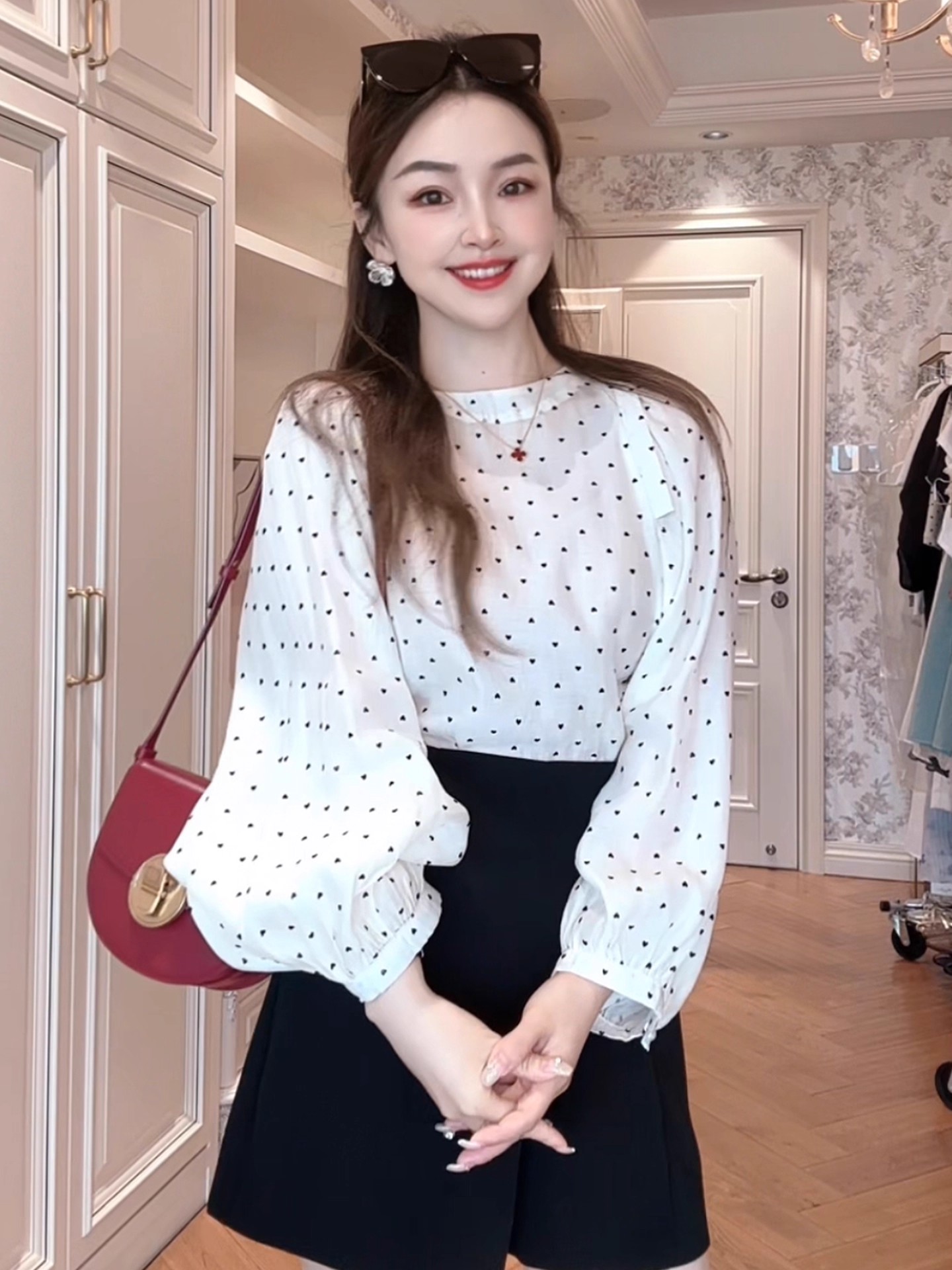 法式洋气泡泡袖显瘦宽松爱心衬衫女初秋新款时尚气质百搭长袖上衣