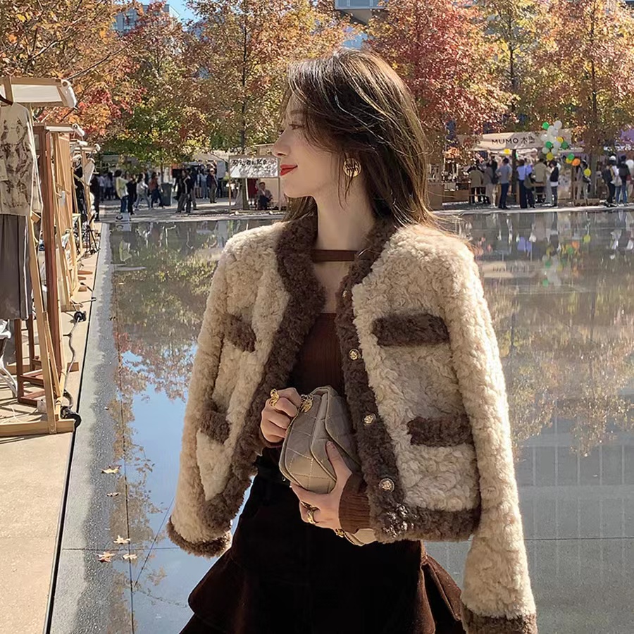 小香风短款圆领冬季女法式短外套气质毛绒加厚网红秋季女装