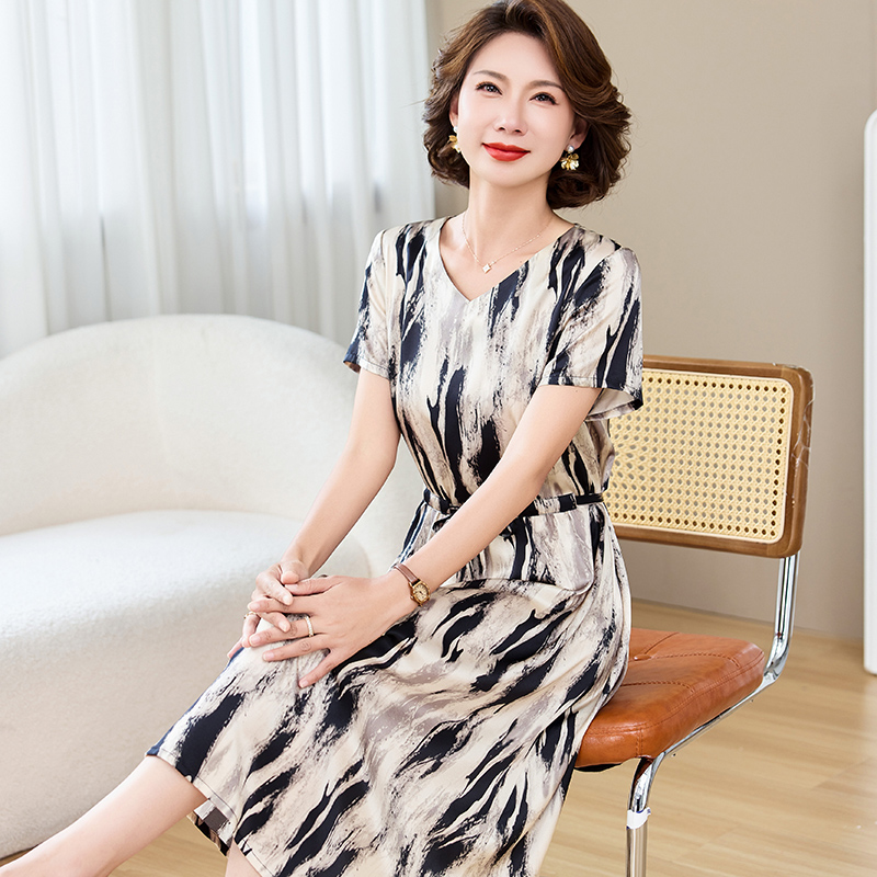 夏季真丝桑蚕丝短袖印花连衣裙洋气中长款大码女装宽松裙子妈妈装