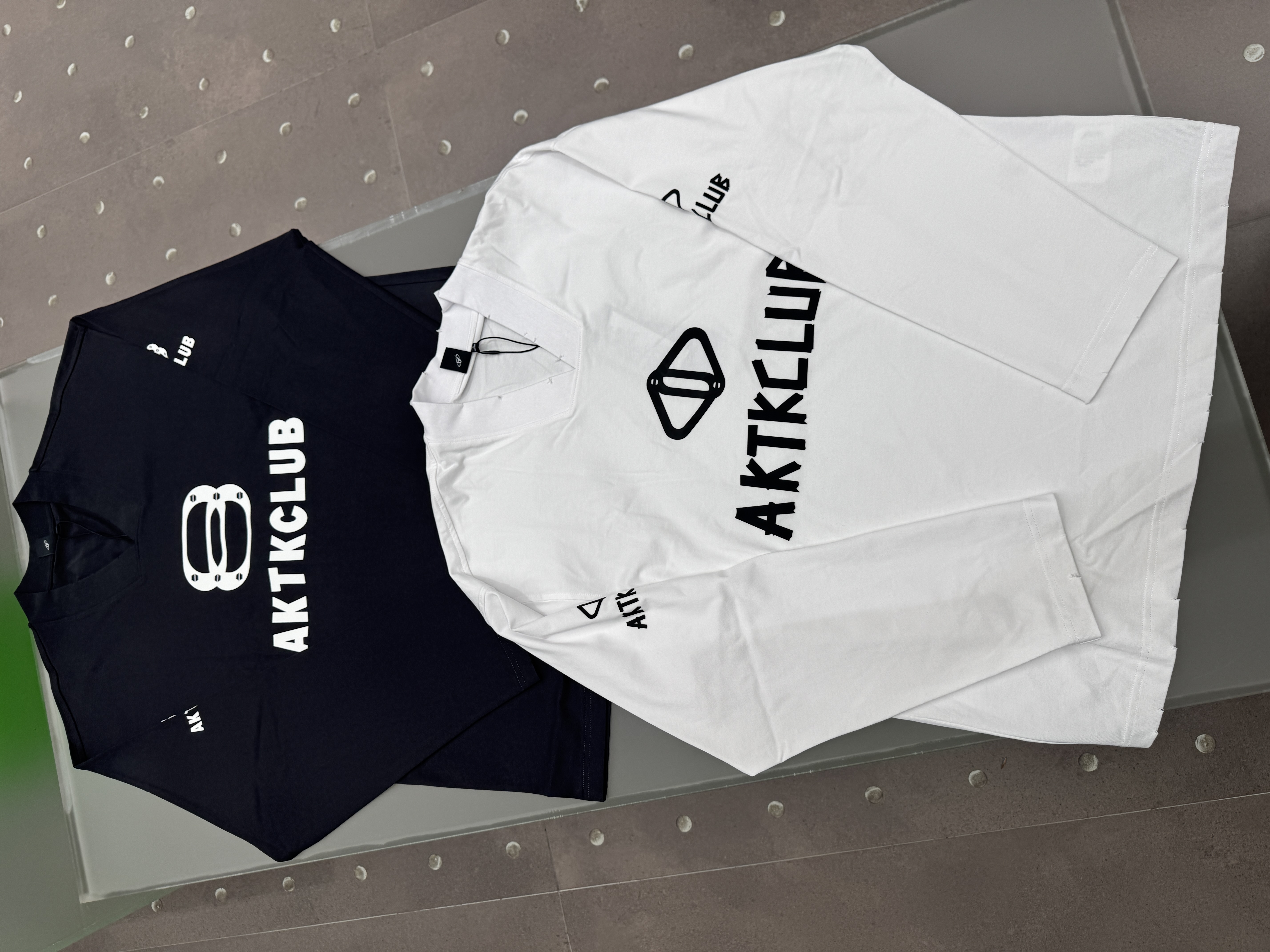 AKTK宽松休闲V领长袖T恤