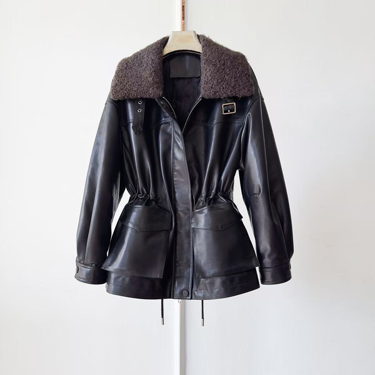 羽绒服真皮白鸭绒皮衣女翻领宽松型冬季中长款时尚夹克收腰外套