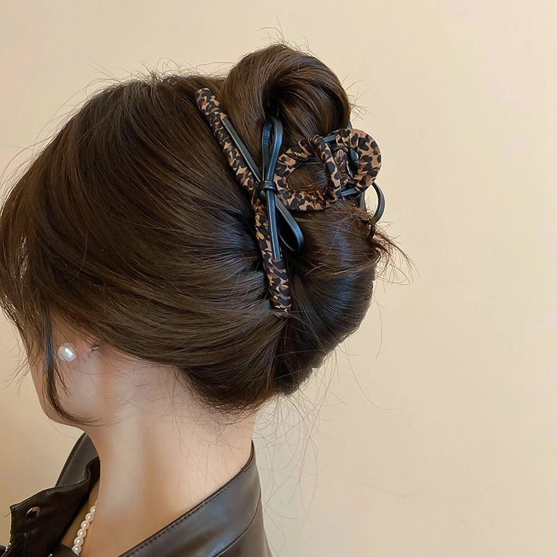 秋冬豹纹蝴蝶结抓夹女2024新款高级感鲨鱼夹后脑勺发夹大号头饰