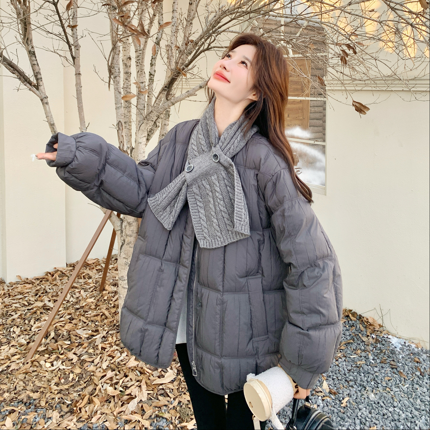 灰色针织围脖羽绒服女冬2025新款韩版设计感宽松保暖90白鸭绒外套