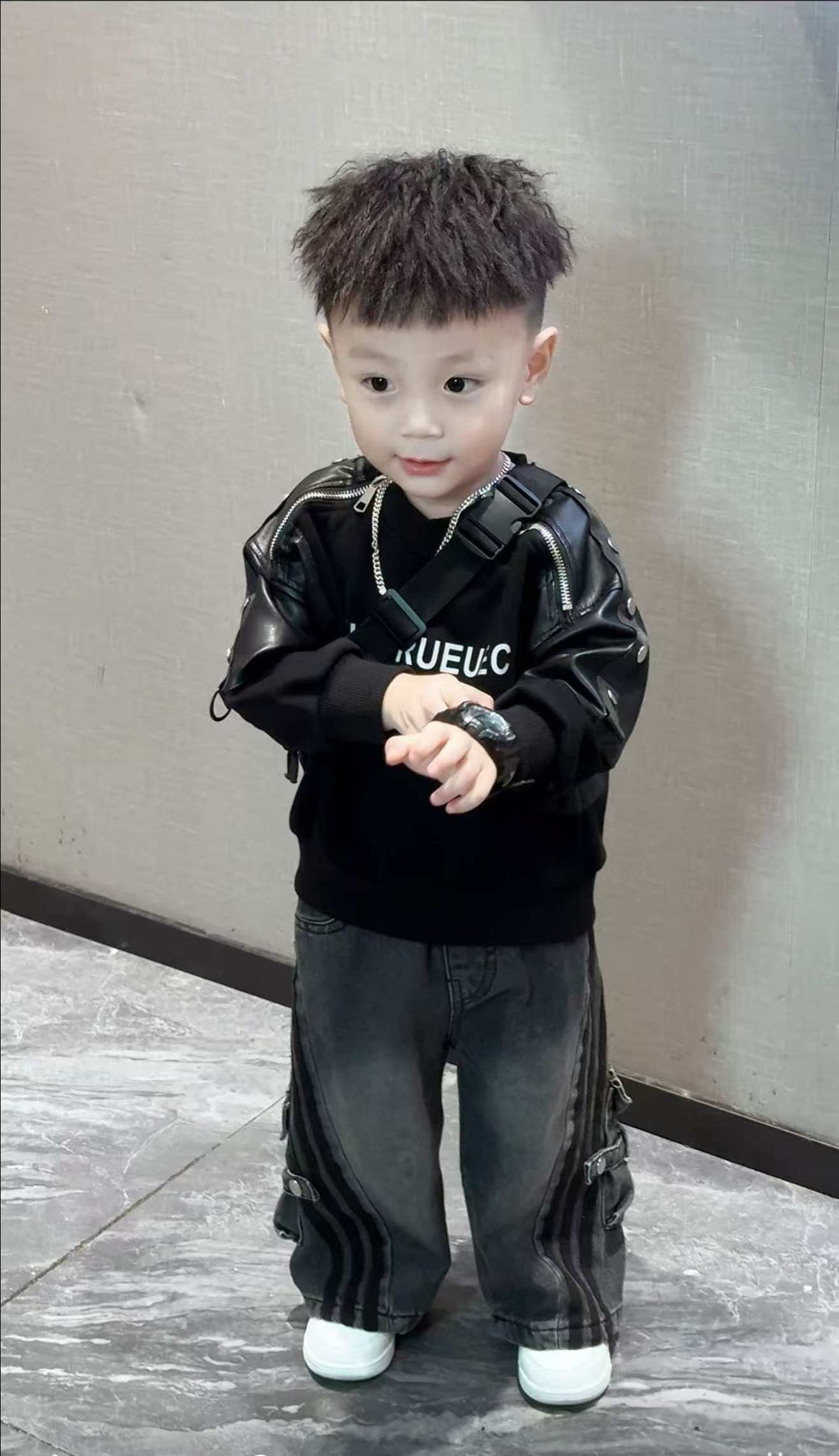 儿童2025秋款套头纯色字母韩版单排扣拼色卫衣秋冬男童皮衣两件套