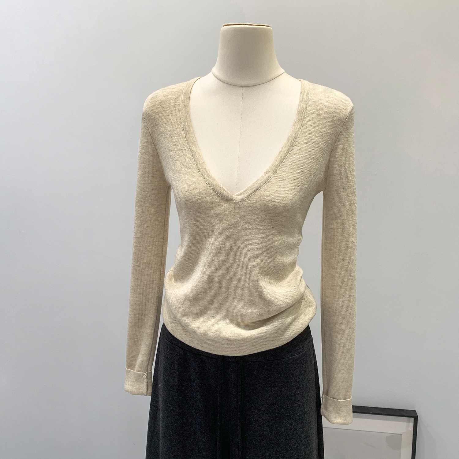 超好看白色毛衣V领针织打底衫女冬2025新款高级感低领内搭小上衣