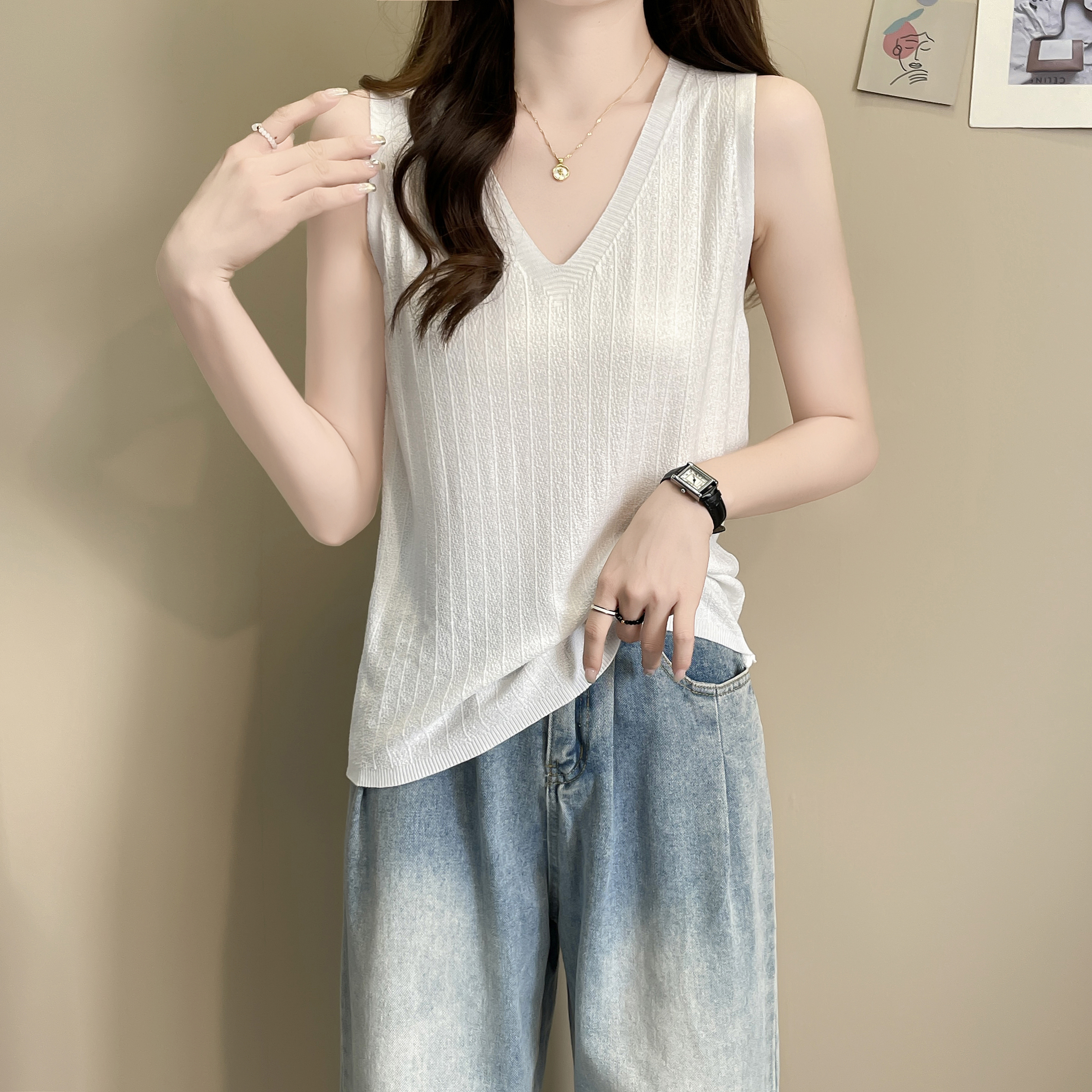 大码V领冰丝吊带背心女白色无袖内搭打底衫宽松配小西装针织上衣