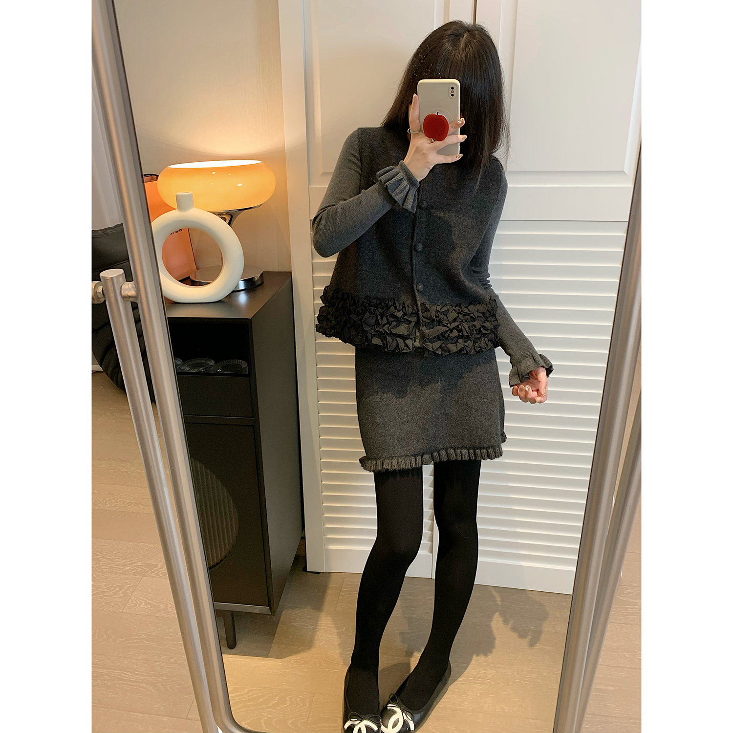 下摆拼接木耳花边羊毛兔毛针织马甲＋木耳边半身裙/气球裙中长款