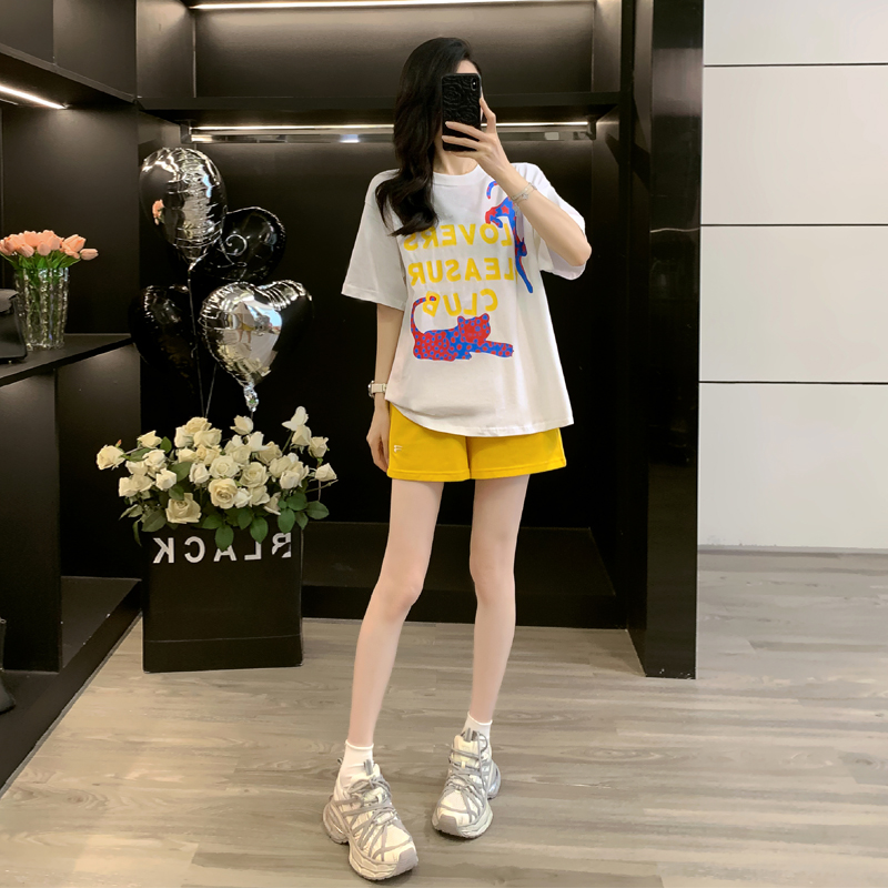 多巴胺穿搭一整套女装网红白色休闲运动套装2025新款爆款T恤短裤