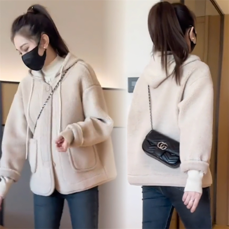 今年秋冬流行款连帽颗粒绒毛呢外套女宽松加厚皮毛一体休闲洋气潮