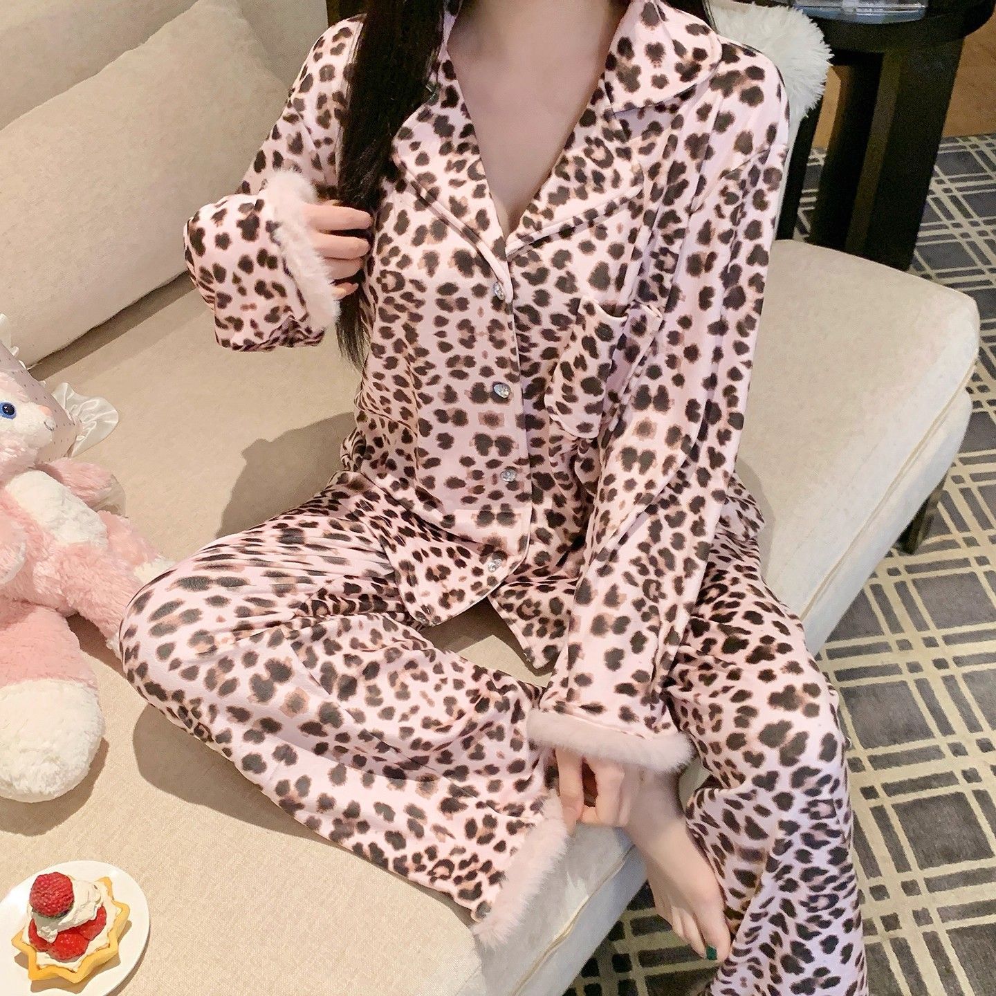 睡衣女2025新款秋冬海岛绒季豹纹羽毛套装洋气可外穿双面绒家居服