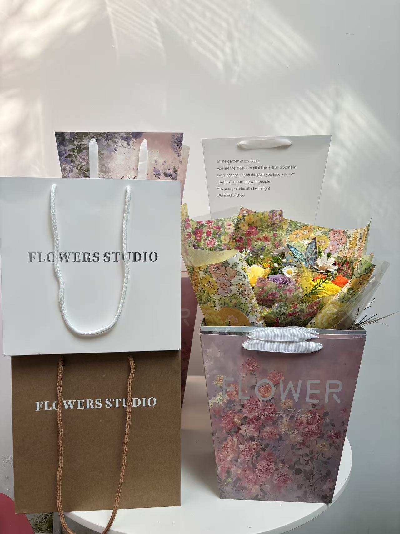 油画风简约鲜花手提袋加长提绳生日节日花束礼袋简约款百搭款花束