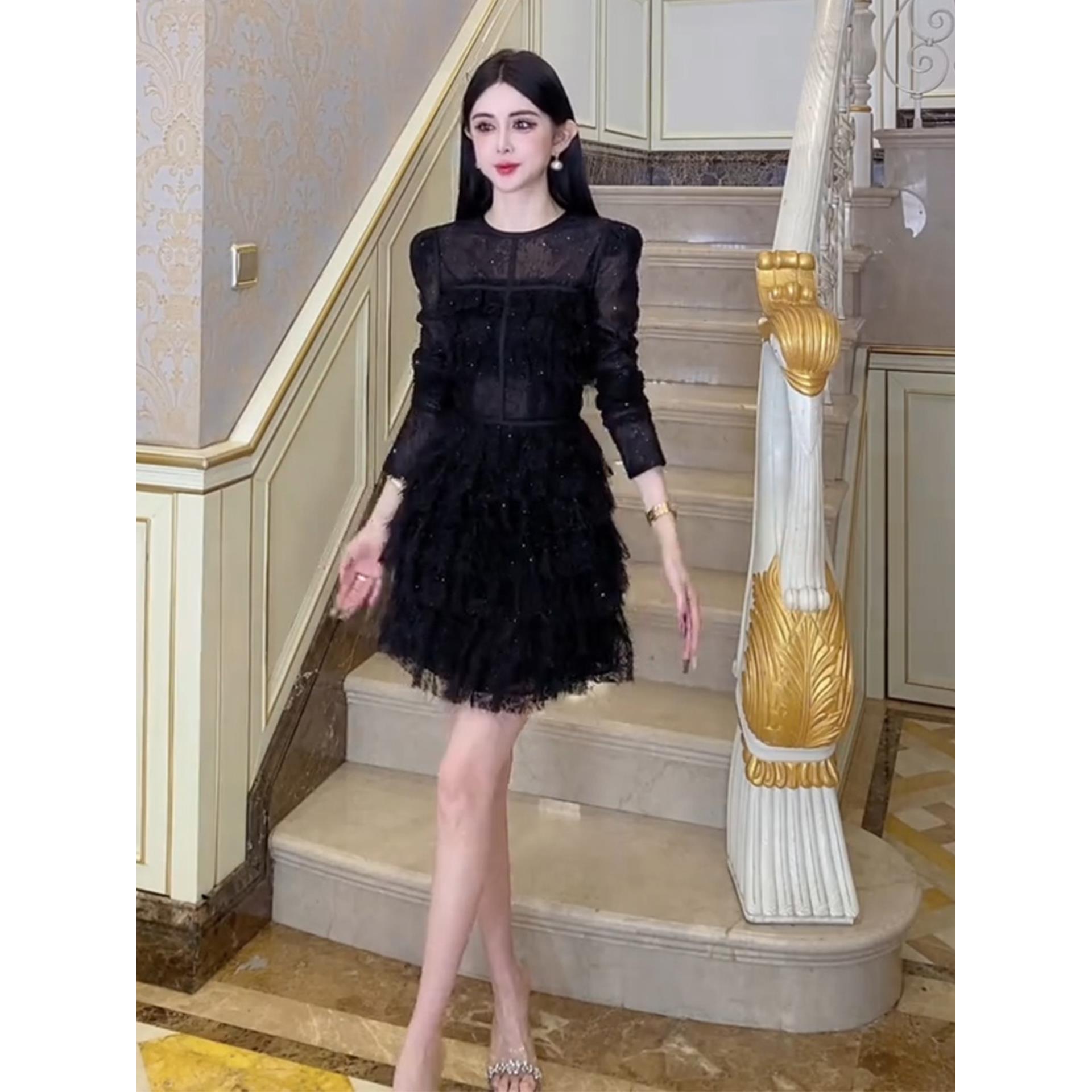 轻奢气场强大赫本风裙子高级感巨好看正式场合蕾丝连衣裙双11好物