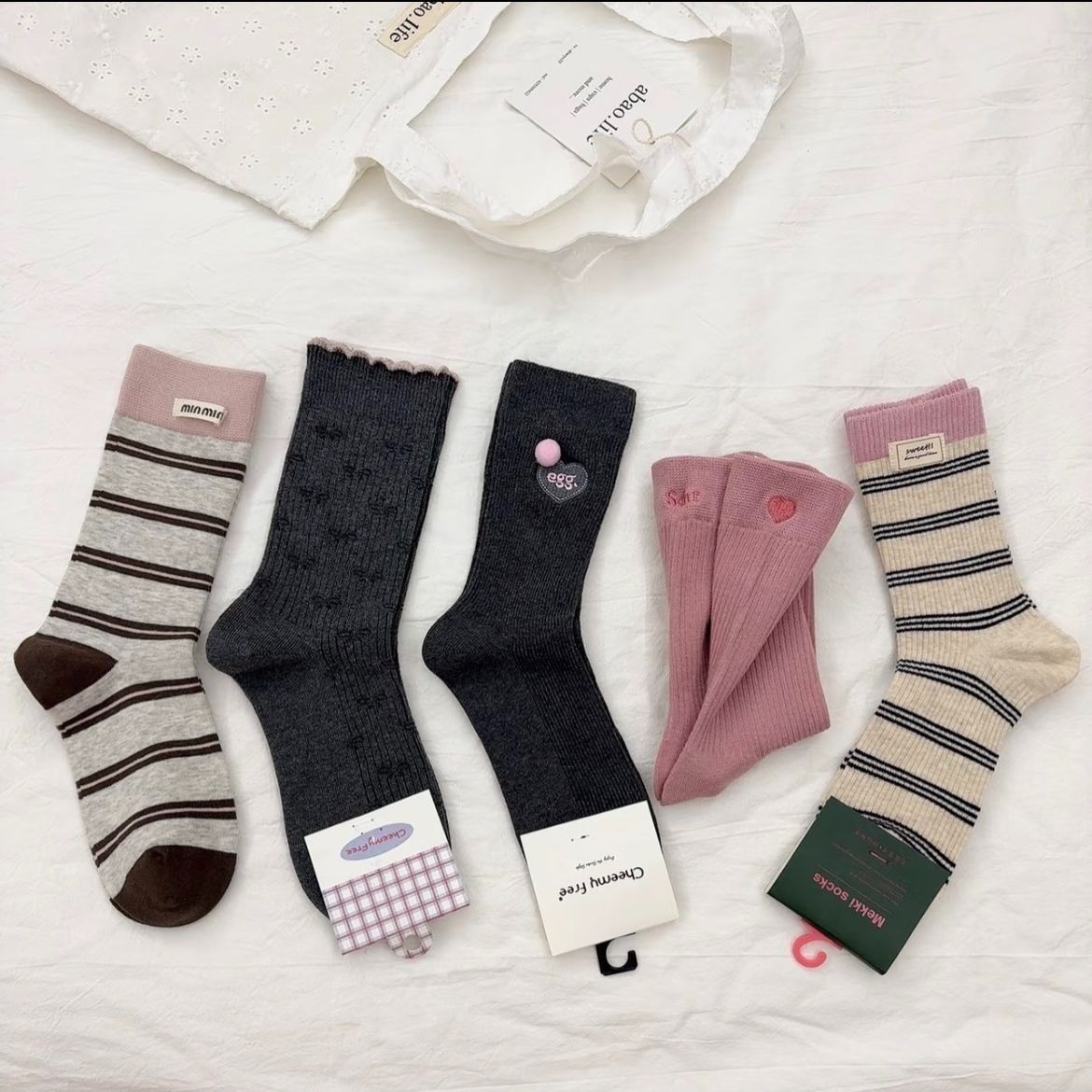 可露丽春秋季微压条纹无骨袜子女ins撞色复古标显直纯棉中筒袜
