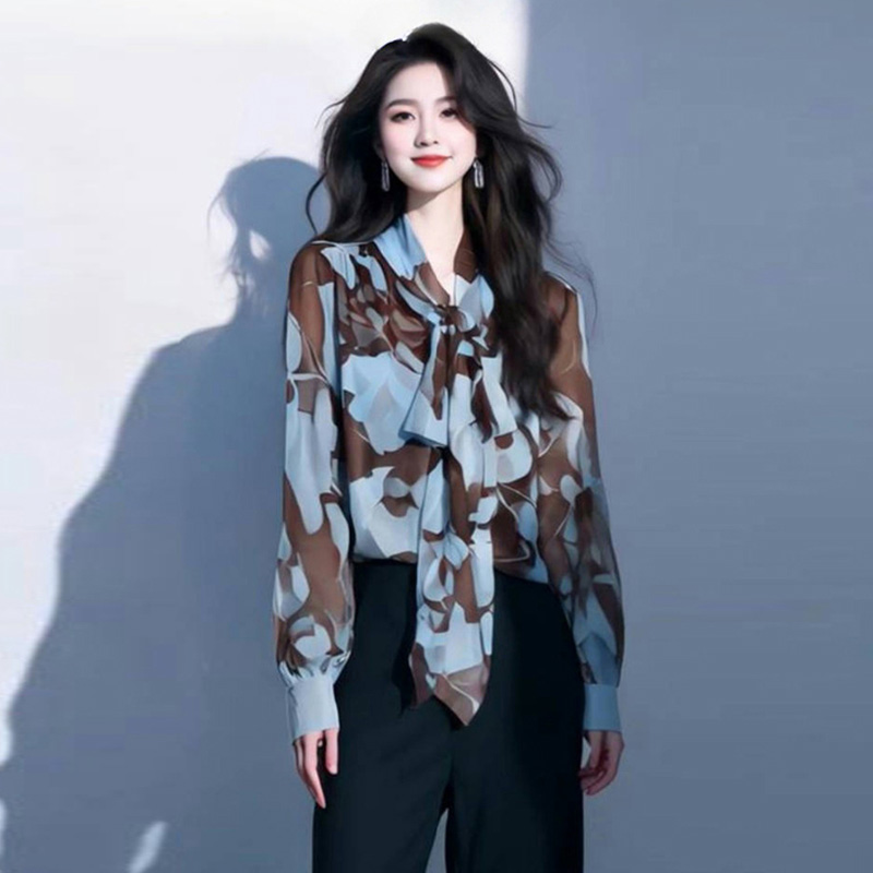 时尚高级感系带碎花衬衫女2025春季新款遮肚显瘦长袖漂亮小衫上衣