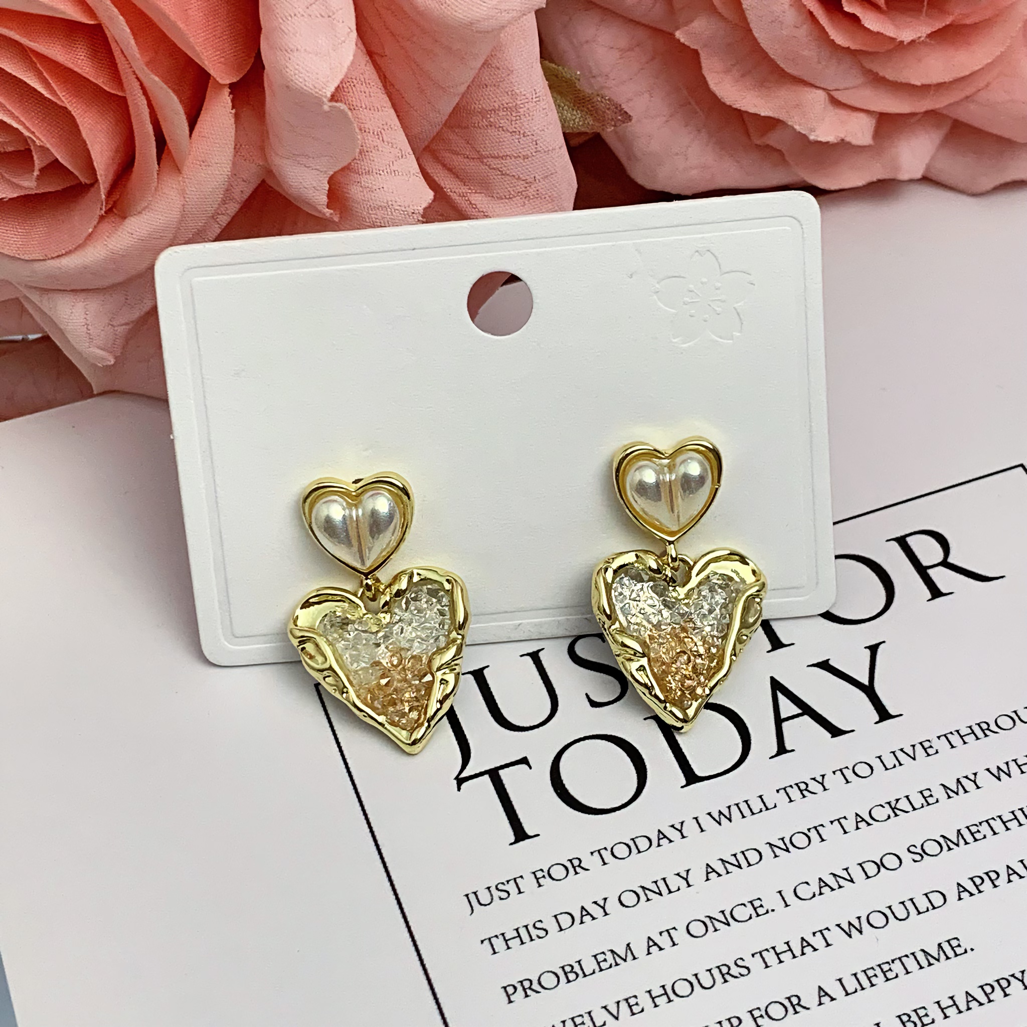 铜合金耳饰 满满耳环 高级感水晶爱心金属耳钉精致设计感轻奢耳饰