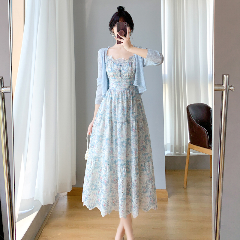 海蓝色刺绣吊带连衣裙女秋季新款法式收腰显瘦中长款碎花蛋糕裙子