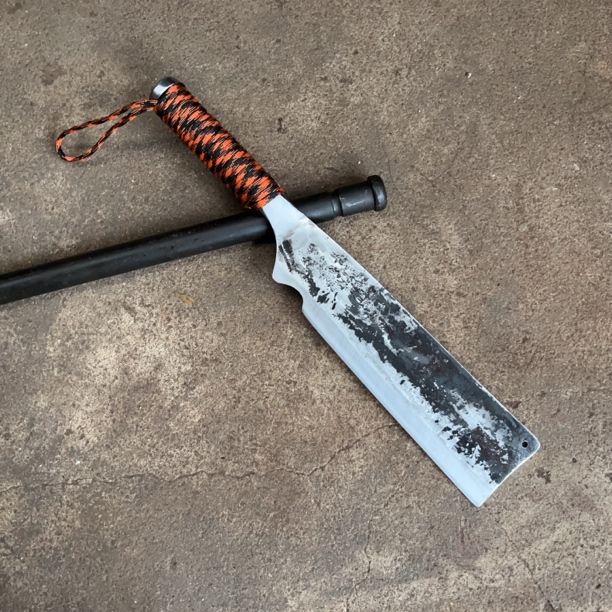 谭克履带销锻打一体户外开山叨劈柴叨1.8斤左右