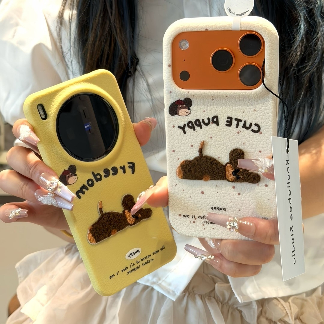 适用秋冬刺绣小狗标签苹果17/16promax手机壳iPhone15/14/13/1211