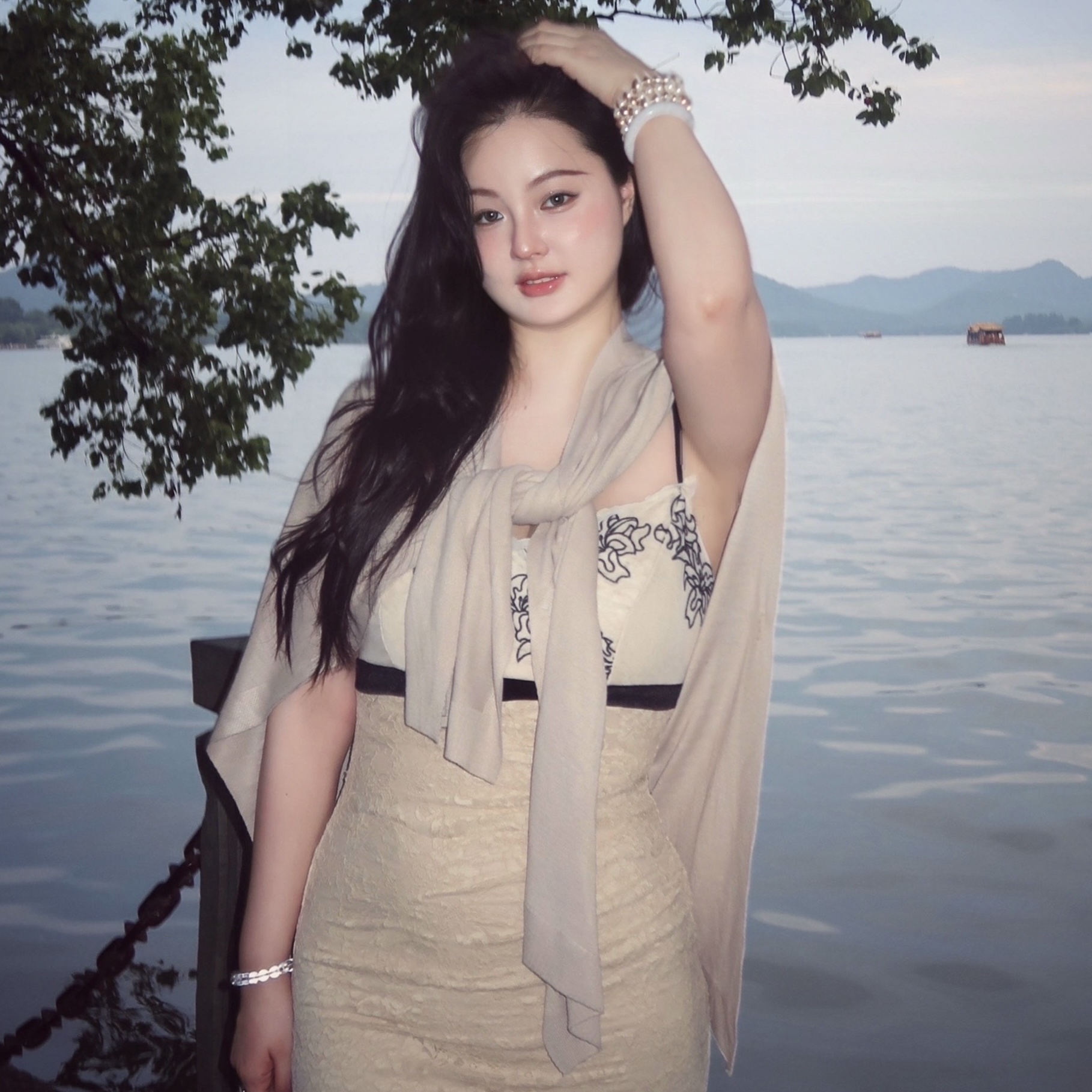 大姐姐富婆衫防晒衫纽扣针织纯色宽松纽扣法式超仙办公室外搭披肩