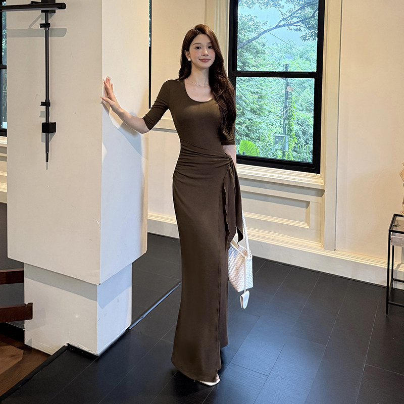 法式气质U领中袖连衣裙早秋新款优雅绑带收腰显瘦时尚休闲风长裙