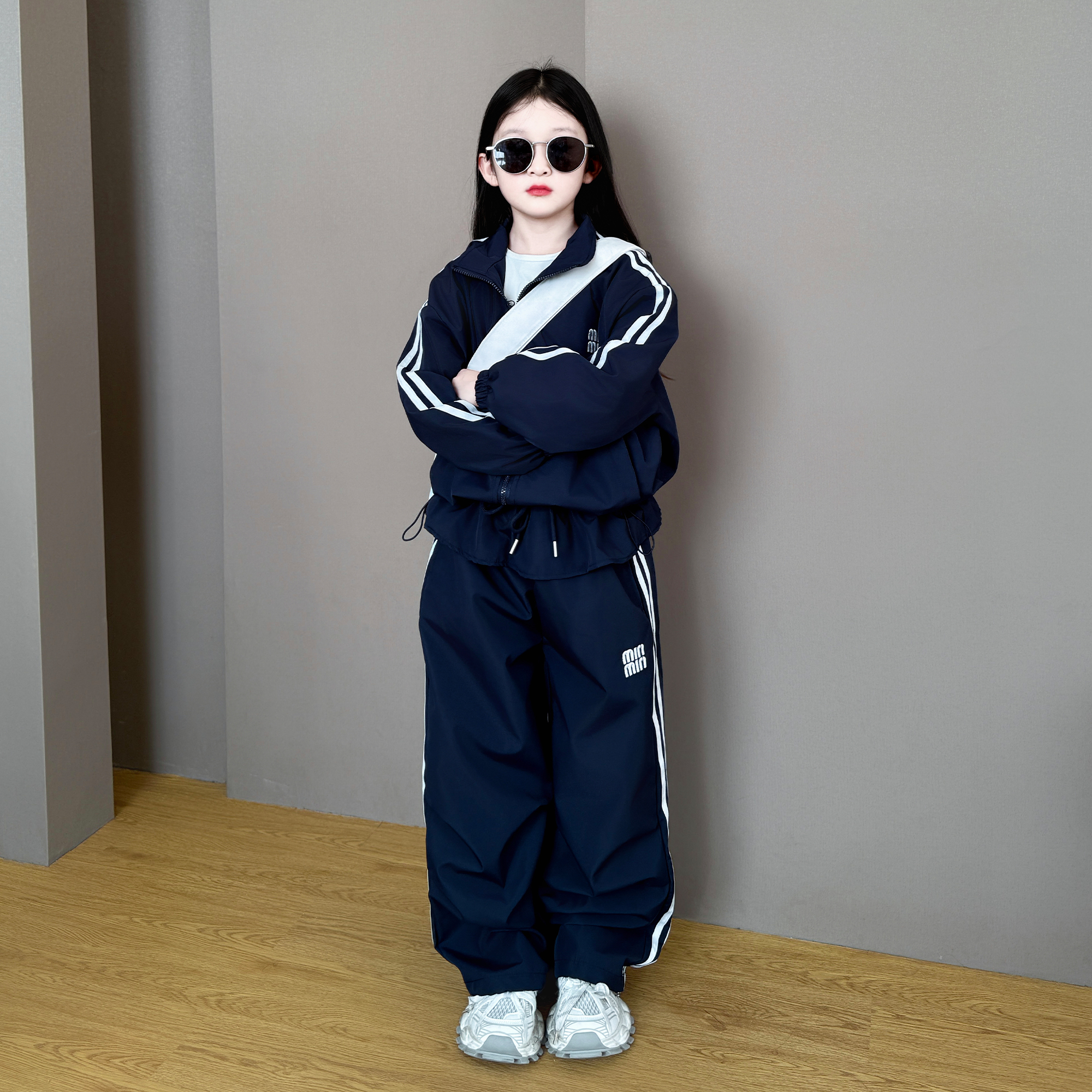 女童2025新款韩系潮范春秋季清新时尚穿搭宽松休闲运动冲锋衣套装