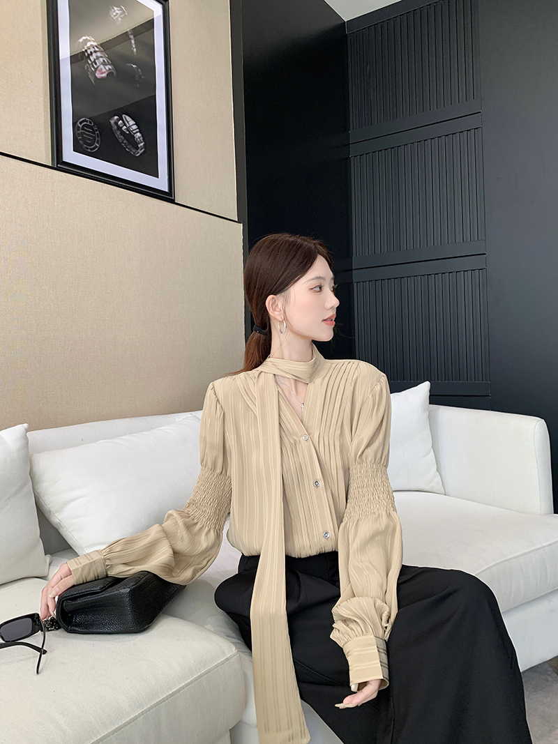 古金色V领衬衫女秋季新款丝带设计高级感时尚长袖衬衣