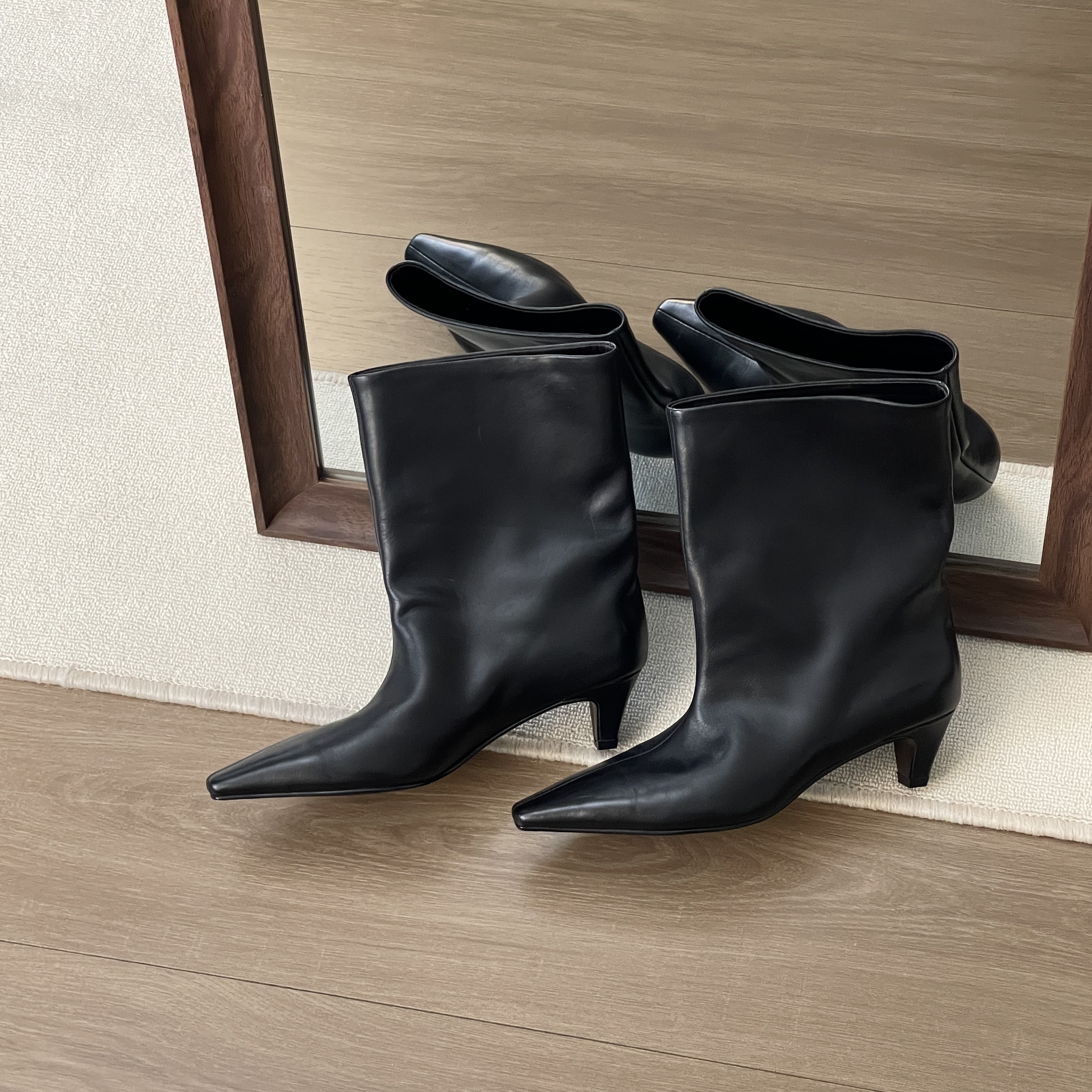 HUSSLOVE 头层牛皮·跟高5CM·时尚气质欧美小尖头中跟宽筒时装靴