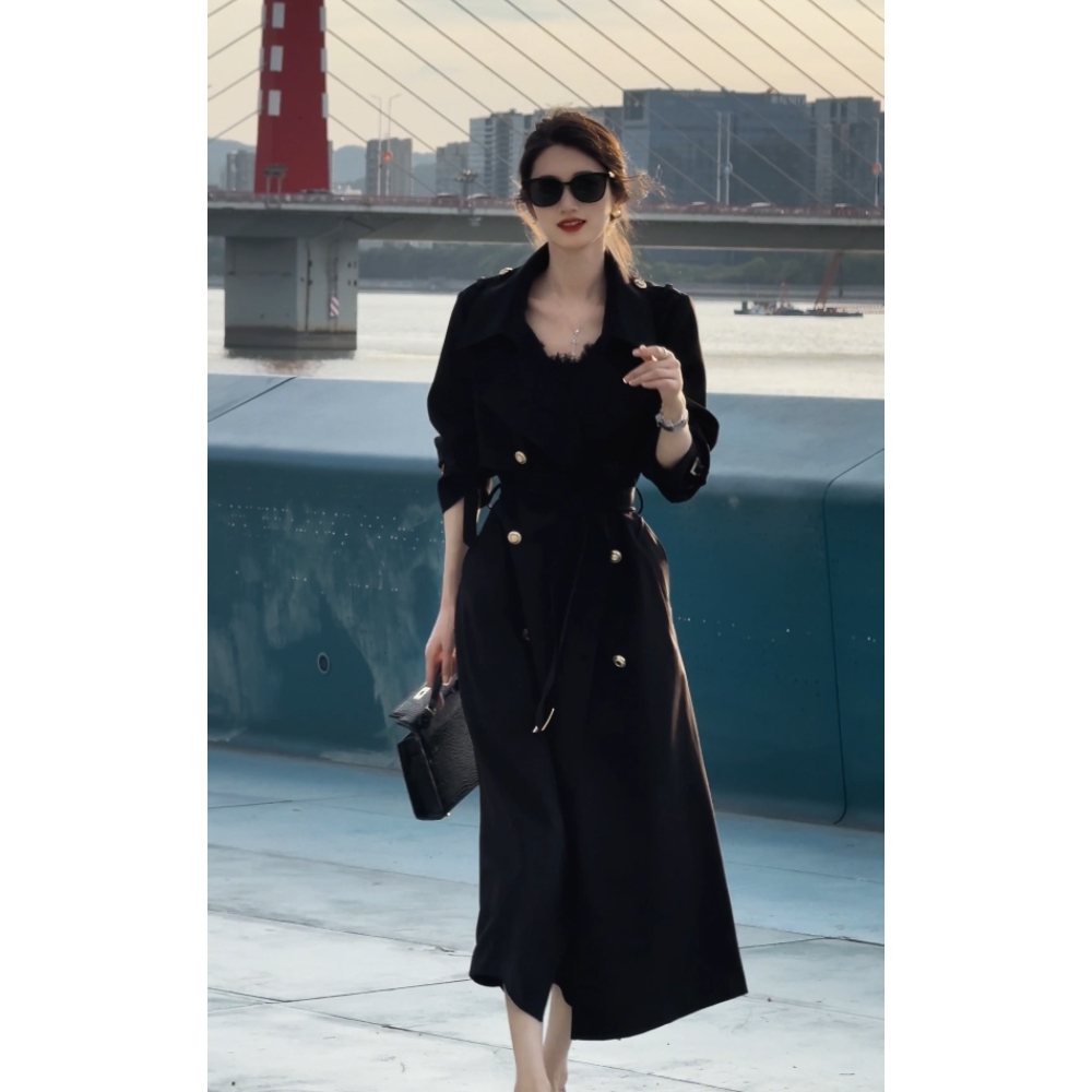 【丢丢】秋季新款赫本轻奢风外套金扣时尚设计感风衣外套D53FYC3063