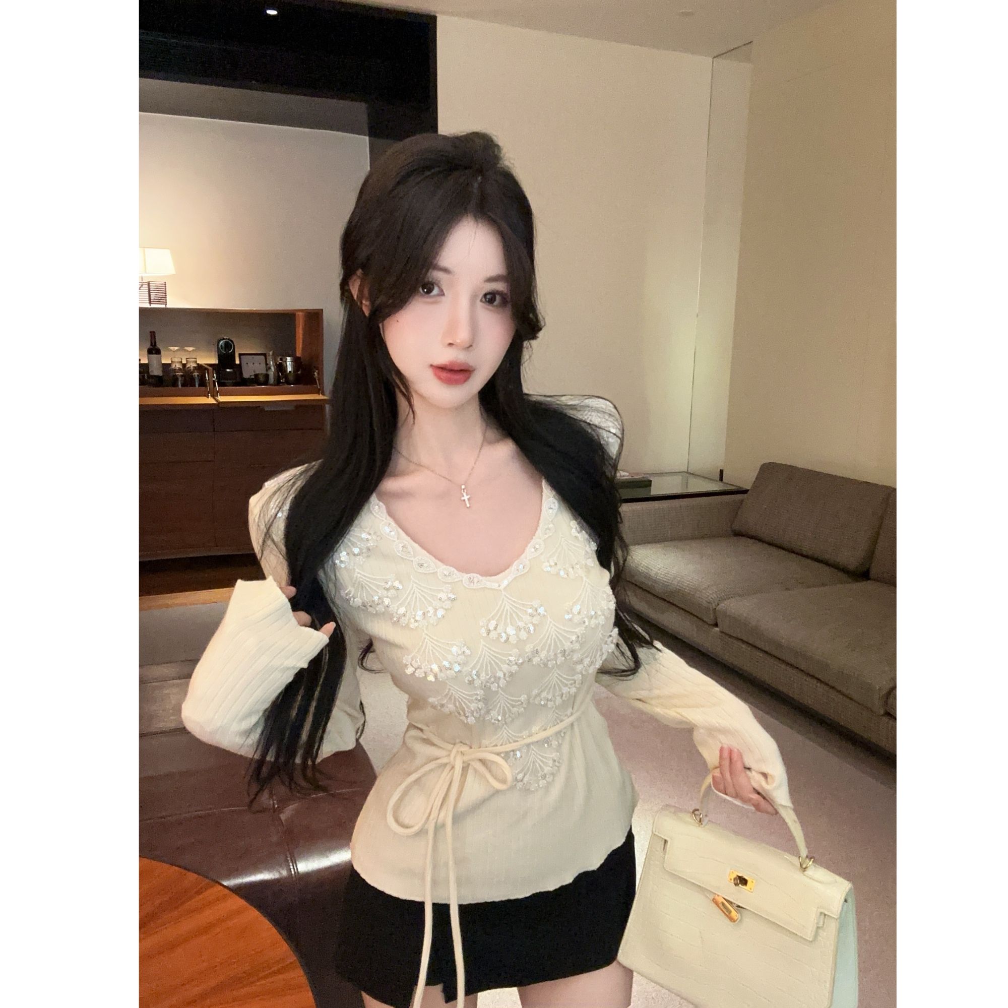 2025秋冬新款设计感别致好看立体花朵打底上衣配显瘦半身裙套装