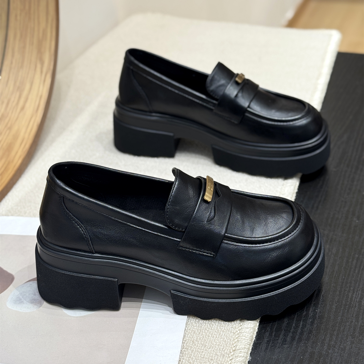 厚底时髦松糕懒人复古小皮鞋女2025新款冬季通勤乐福鞋一脚蹬单鞋