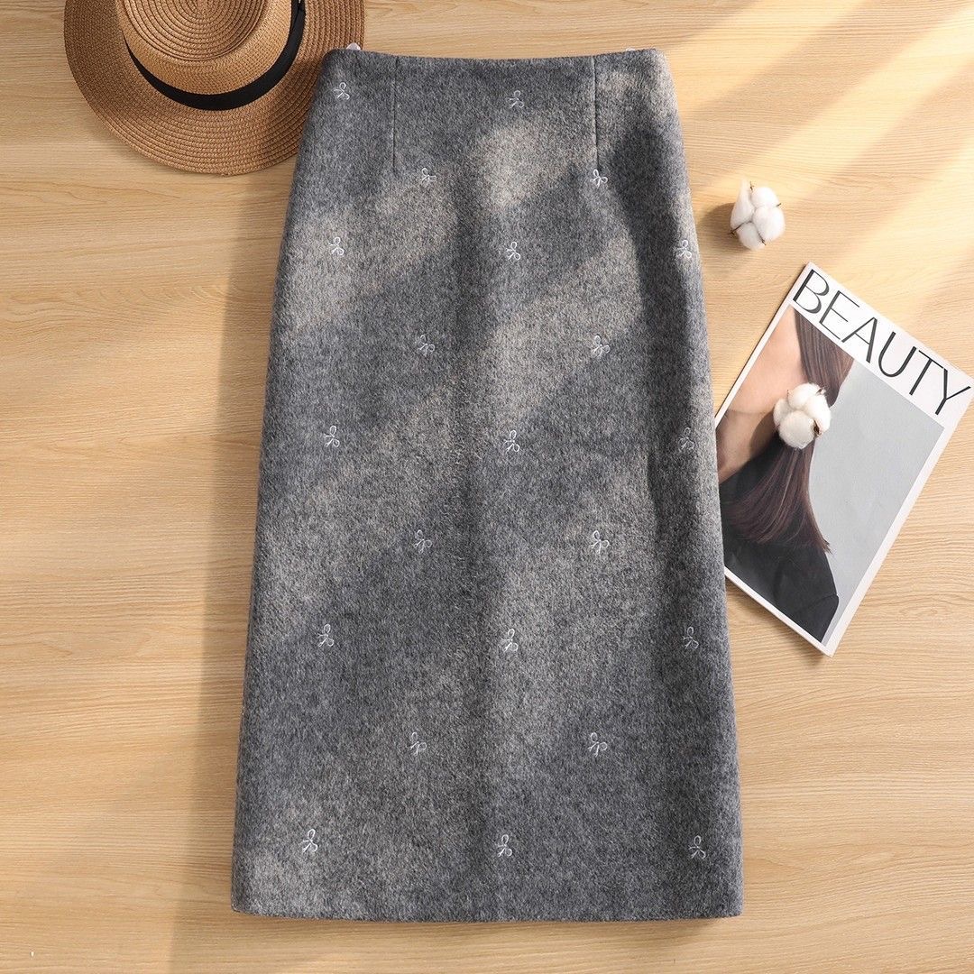 超好看羊毛半身裙女冬季2025新款蝴蝶结刺绣毛呢a字直筒包臀裙子
