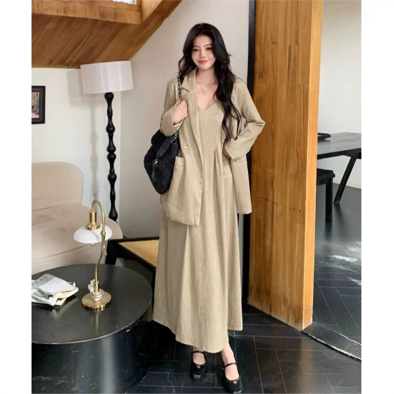大码时尚西装套装女春秋季新款微胖妹妹减龄中长西服吊带裙两件套