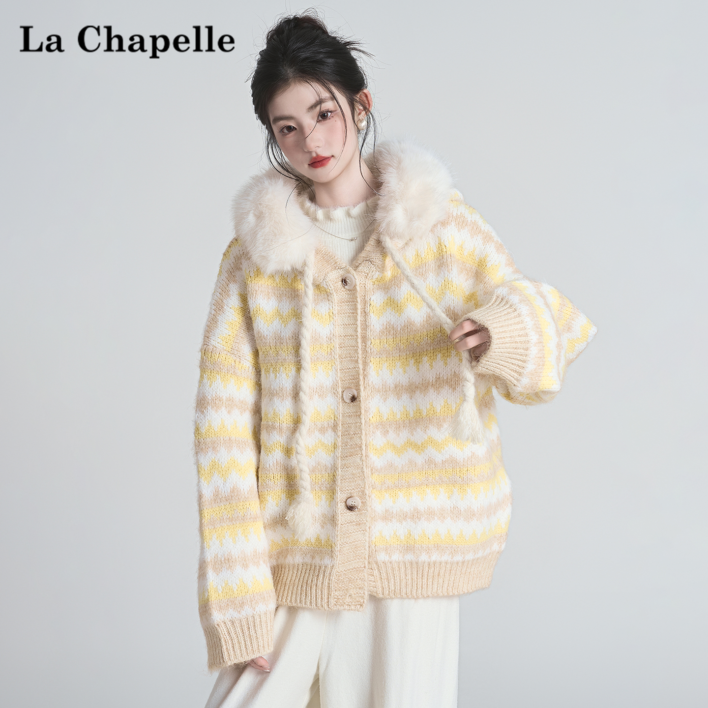拉夏贝尔2025冬季条纹毛领连帽软糯毛衣外套女慵懒风加厚针织开衫