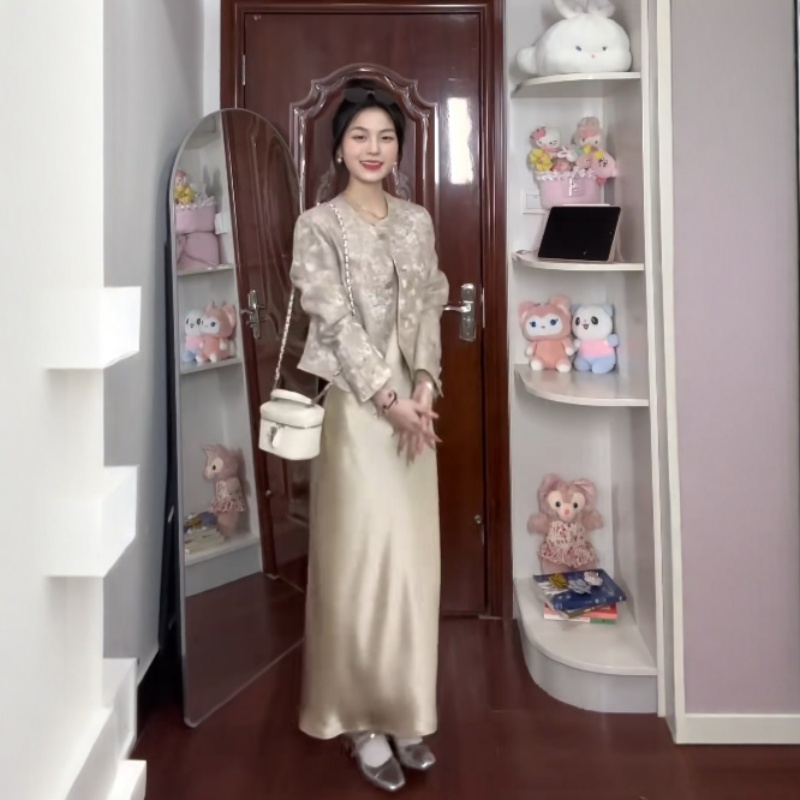 韩系高级感超好看醋酸缎面吊带连衣裙外套气质两件套2025秋季新款