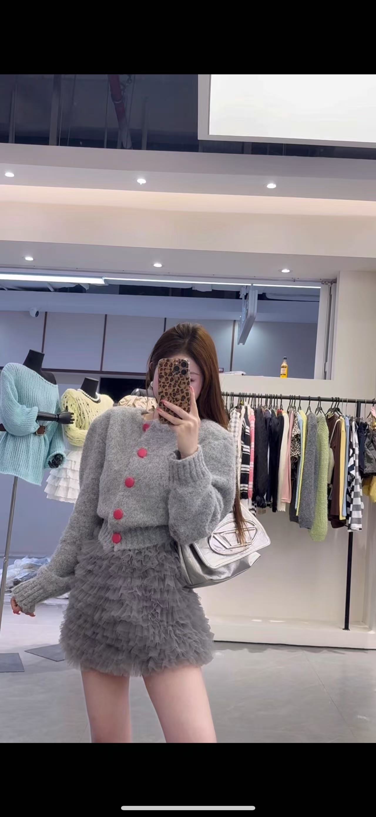 悠悠 秋冬新款糖果色宽松显瘦设计感纽扣撞色针织开衫