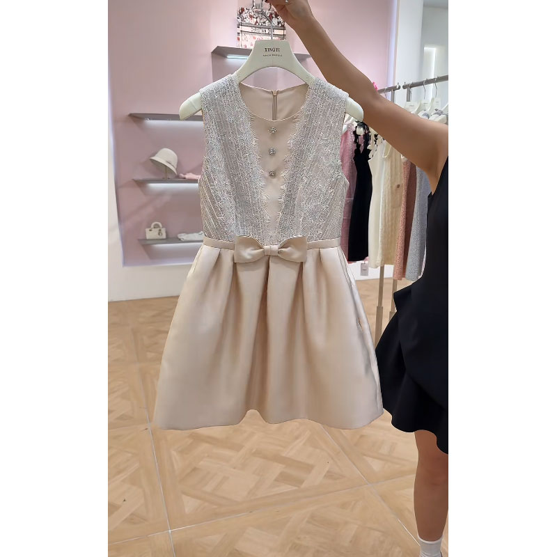 时尚公主短裙轻奢女2026春季新款设计感名媛小香风千金显瘦连衣裙