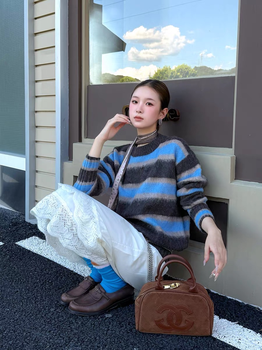 2025年秋季新款条纹宽松圆领秋冬韩版毛衣上衣打底