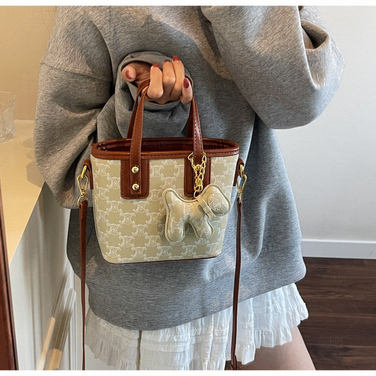 2025年夏季水桶包女包单肩包气质网红洋气轻奢时尚百搭女士小众