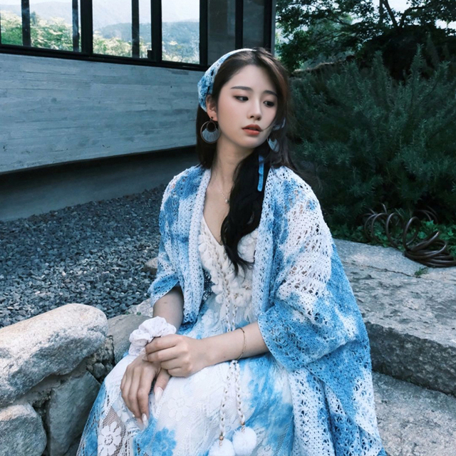 蓝色扎染披肩2025新款民族风镂空外搭流苏文艺针织披风云南大理夏