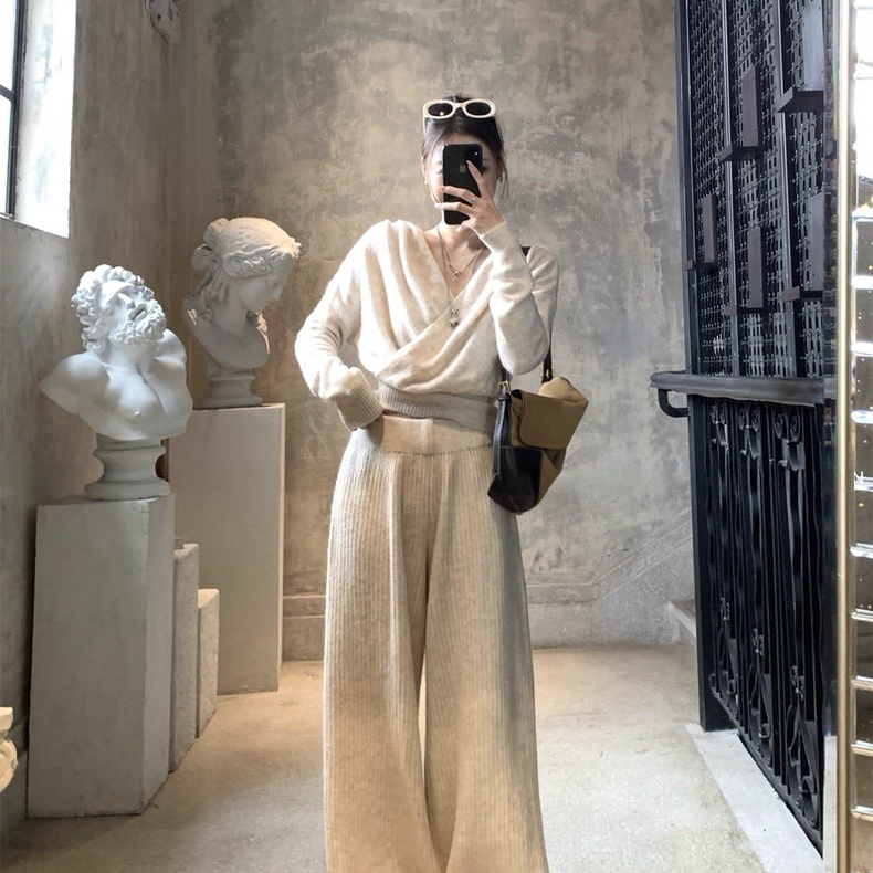 秋冬小众高级感慵懒风松弛感交叉V领收腰针织上衣+针织阔腿裤套装