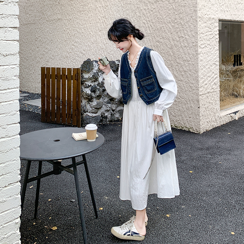 牛仔马甲白色衬衫式连衣裙两件套2025春高级感今年流行的漂亮套装