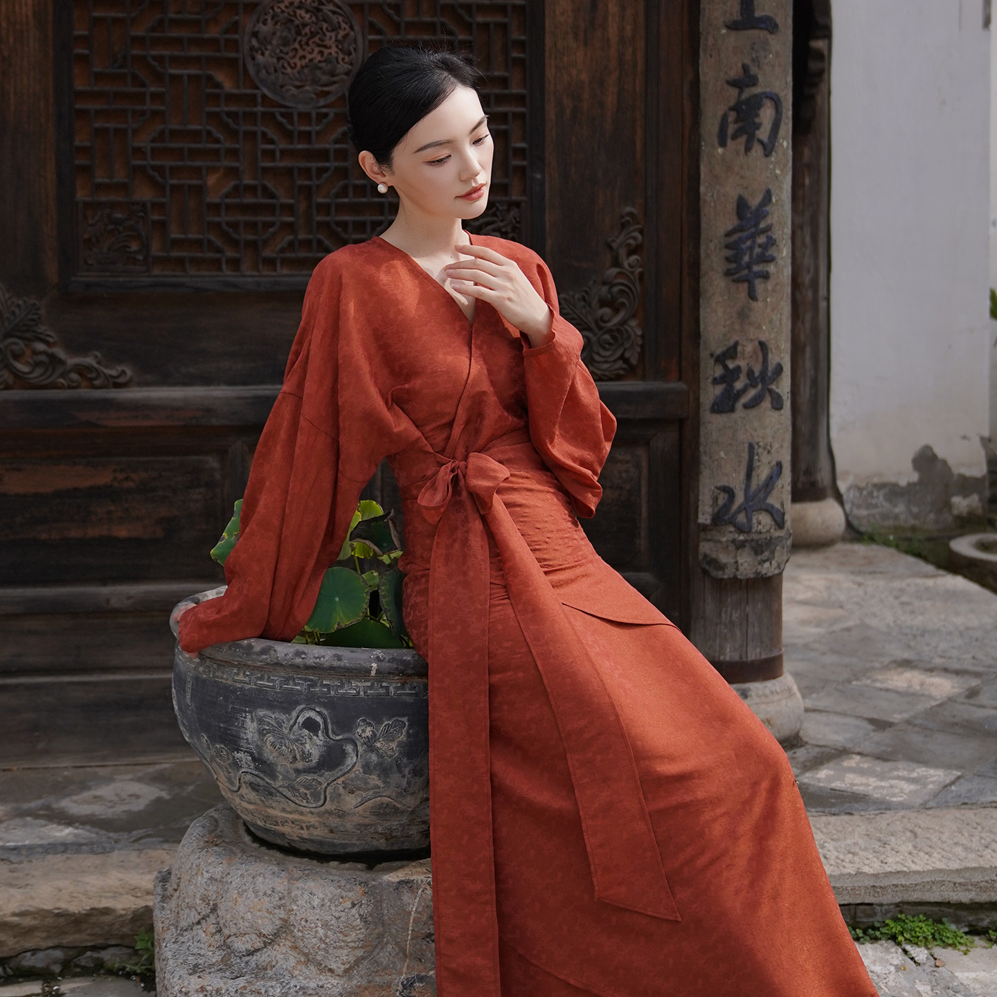 无衣饮羽【云舒】新中式曲裾裙暗纹提花汉服晨袍敬酒服国风新款