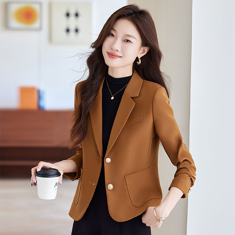 卡其色短款西装外套女春秋2025爆款休闲加棉加厚小个子西服女上衣