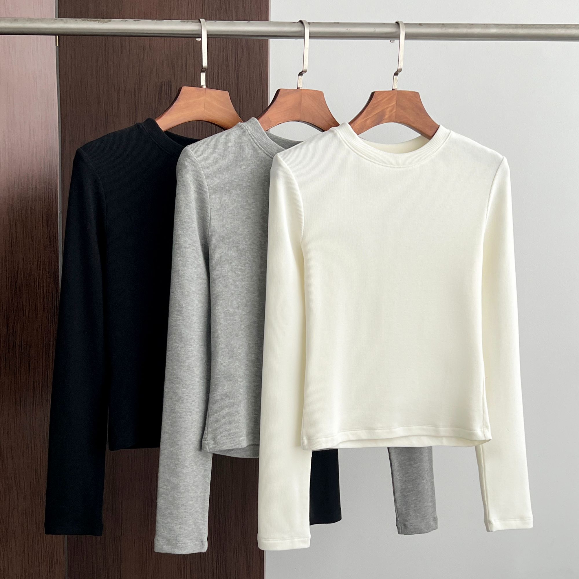 圆领德绒打底衫女秋冬内搭2025新款修身t恤加绒加厚短款长袖上衣