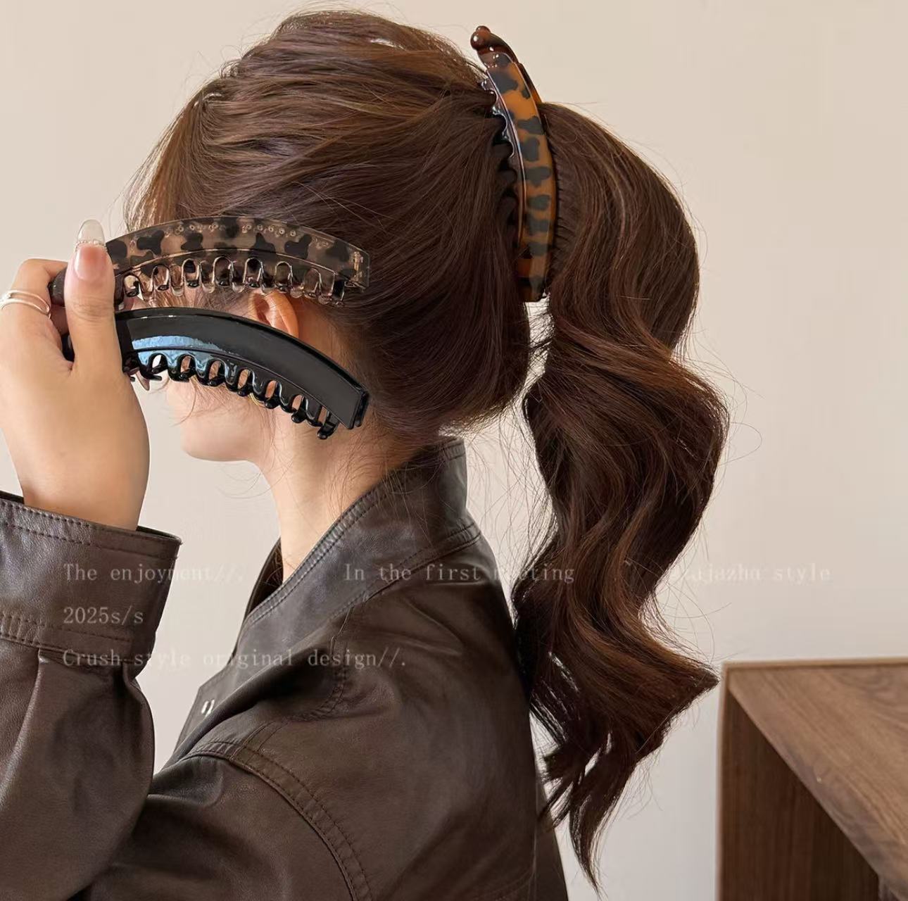 复古气质香蕉夹女2025新款高马尾盘发抓夹扁头显发量夹子头饰发饰