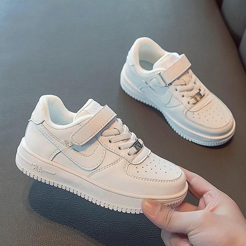 巴拉AJ空军一号儿童板鞋2025秋冬女童运动鞋男童宝宝加绒小白鞋子