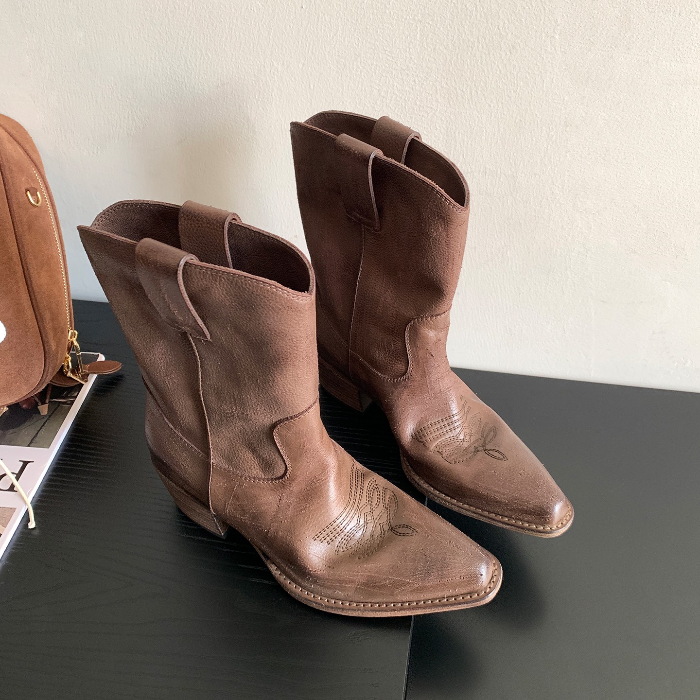 【25SS各大时尚新宠】 重工水洗做旧复古尖头西部牛仔靴