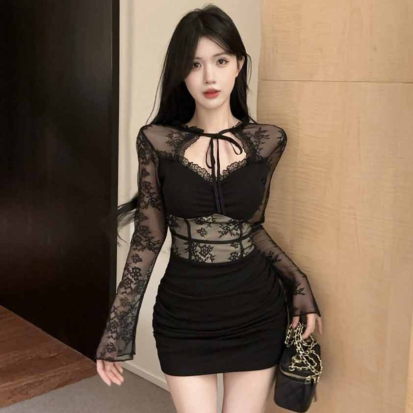 设计感小众气质网纱拼接长袖连衣裙女纯欲辣妹紧身显瘦包臀小黑裙
