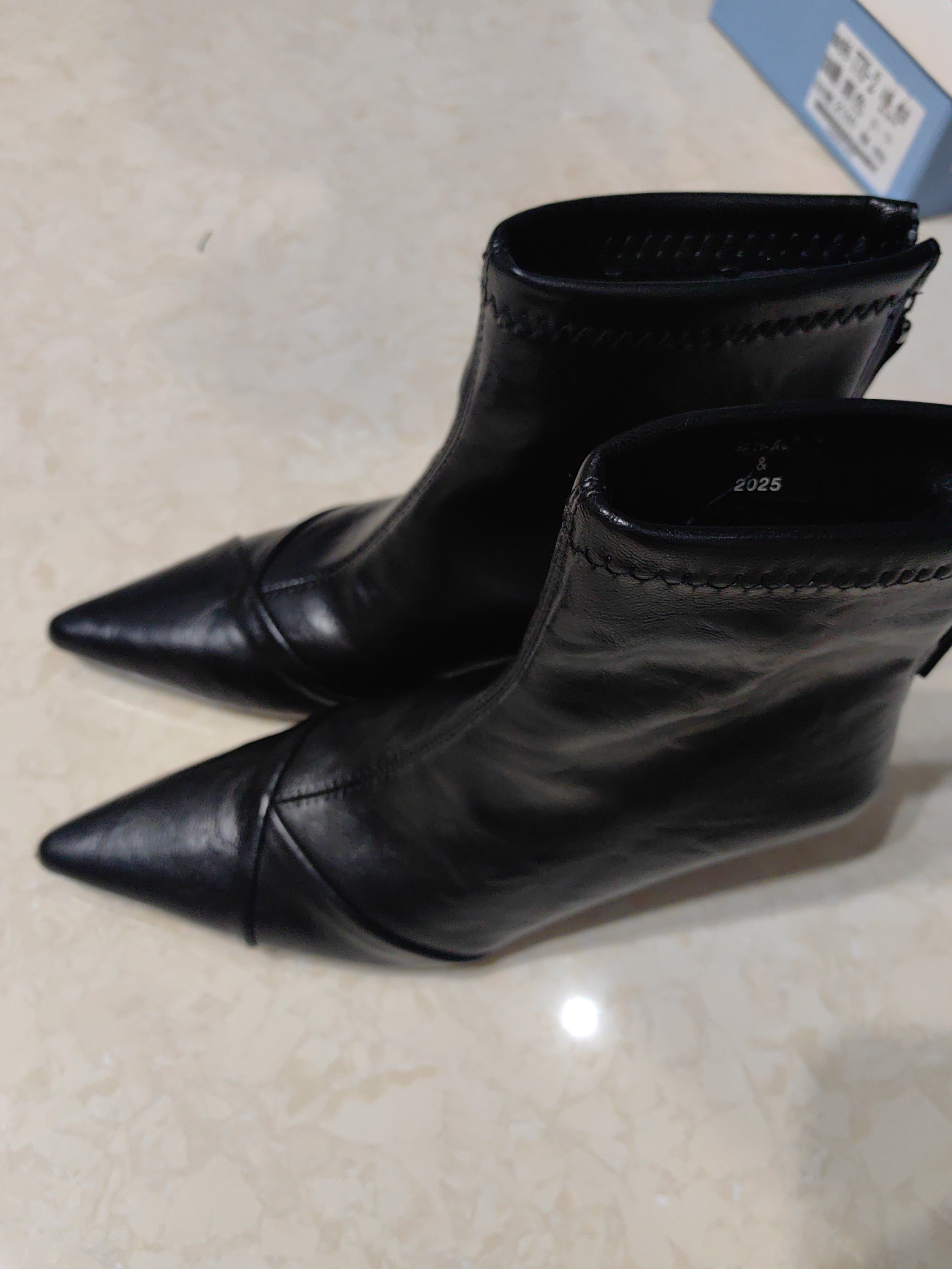 平跟四季通用中筒方头短筒马丁靴油鞣皮中跟轻职风