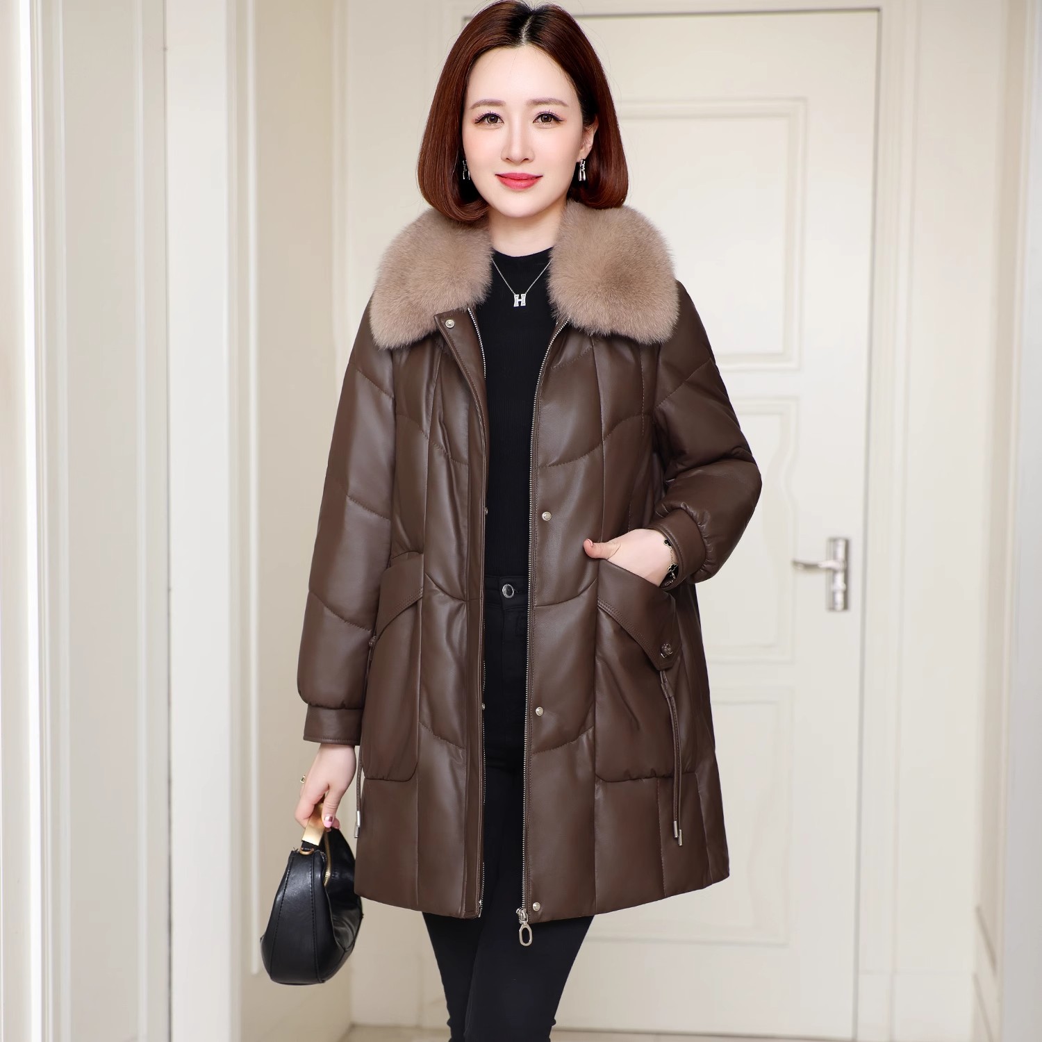 2025冬新款海宁高端皮衣真皮羽绒服女中长款妈妈宽松显瘦保暖外套